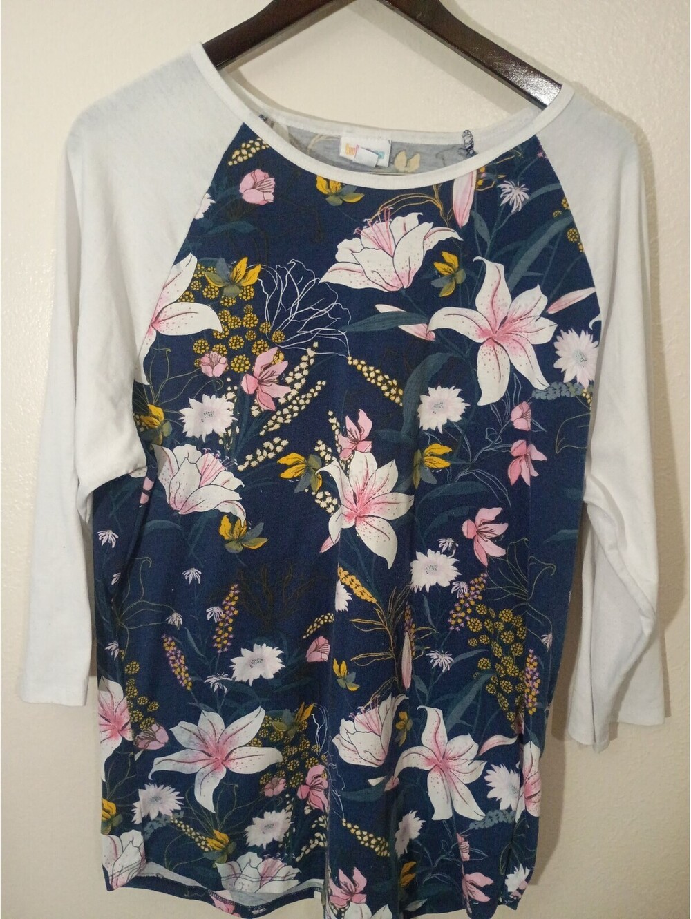 LuLaRoe XL Floral Raglan Sleeve Shirt